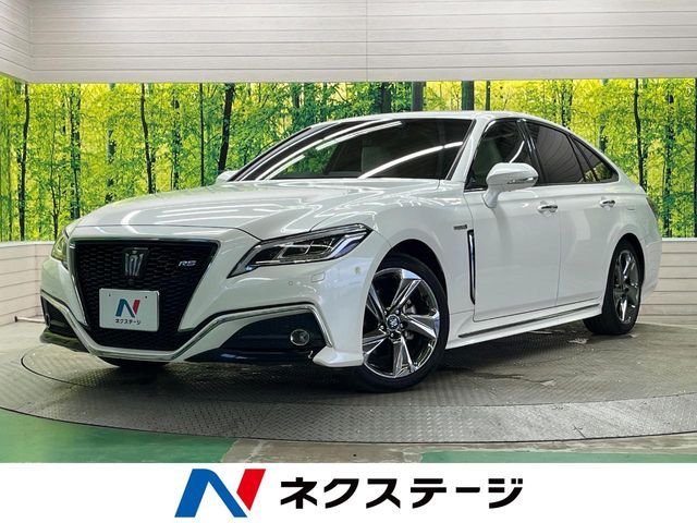 CROWN sedan hybrid