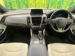 CROWN sedan hybrid
