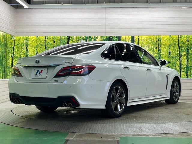 CROWN sedan hybrid