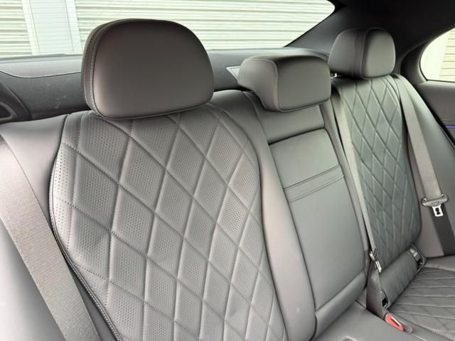 MERCEDES BENZ E class sedan