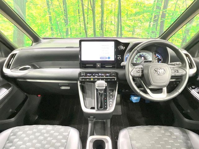 VOXY HYBRID