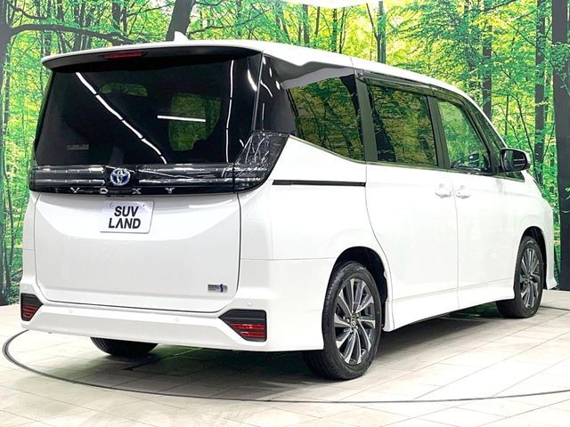 VOXY HYBRID