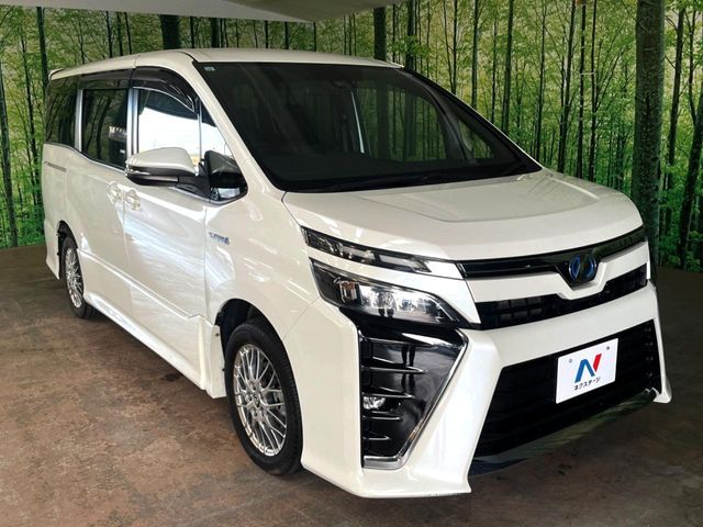 VOXY HYBRID
