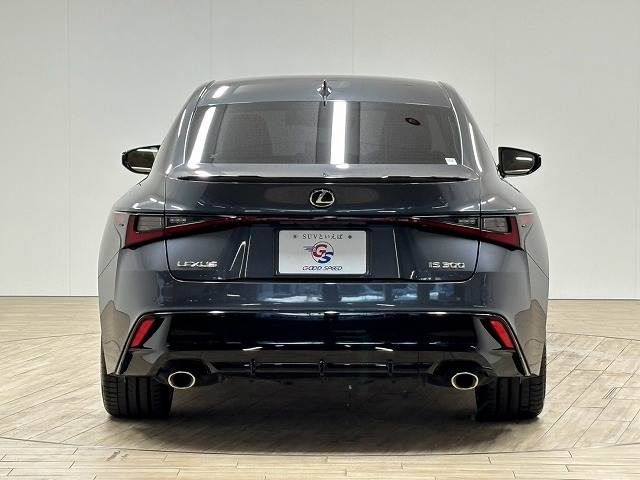 LEXUS IS300