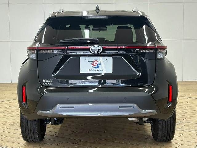 YARIS CROSS