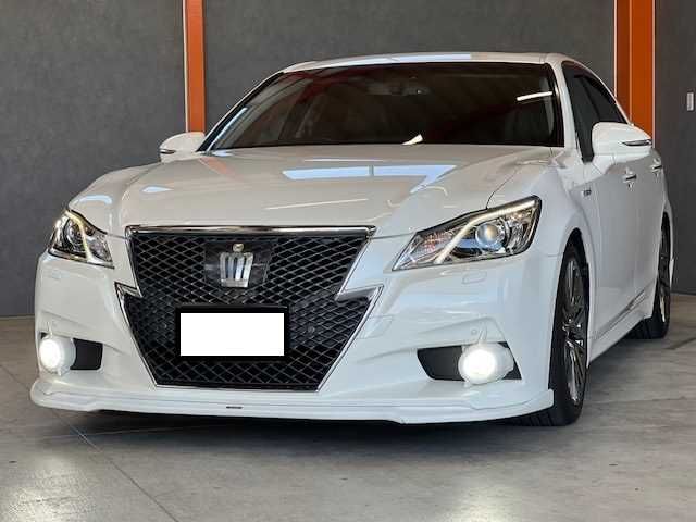 CROWN sedan hybrid