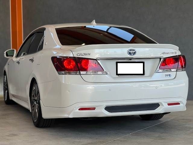 CROWN sedan hybrid