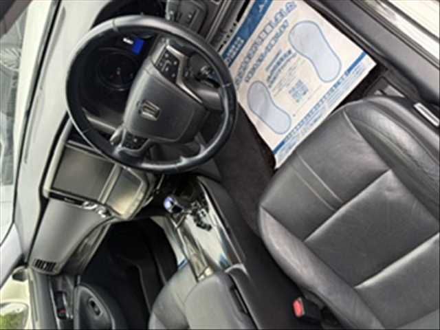 CROWN sedan hybrid