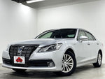 CROWN sedan hybrid