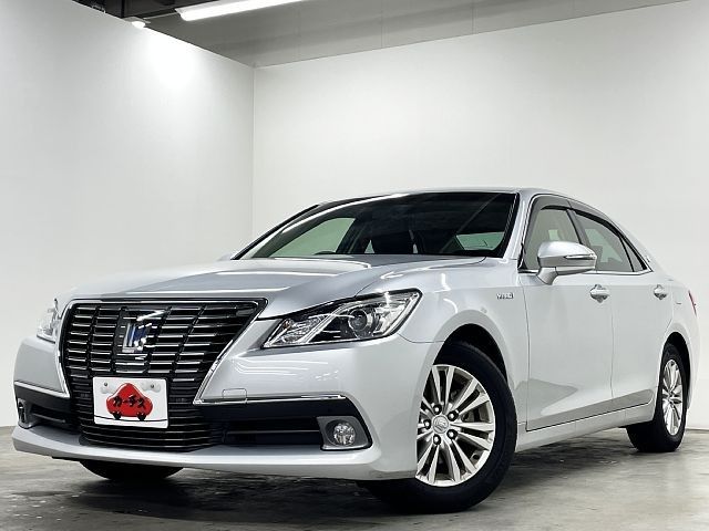 CROWN sedan hybrid