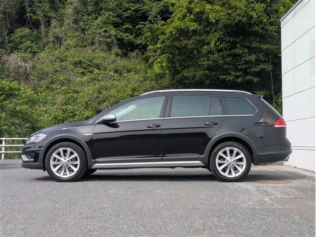 VOLKSWAGEN GOLF Alltrack