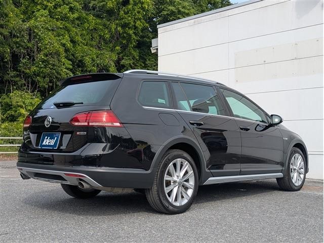 VOLKSWAGEN GOLF Alltrack