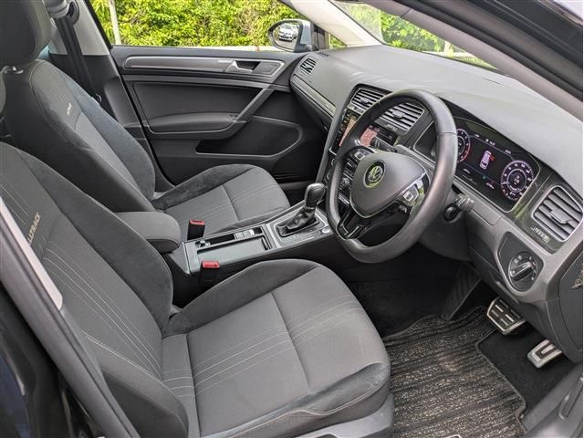 VOLKSWAGEN GOLF Alltrack