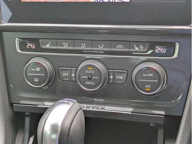 VOLKSWAGEN GOLF Alltrack