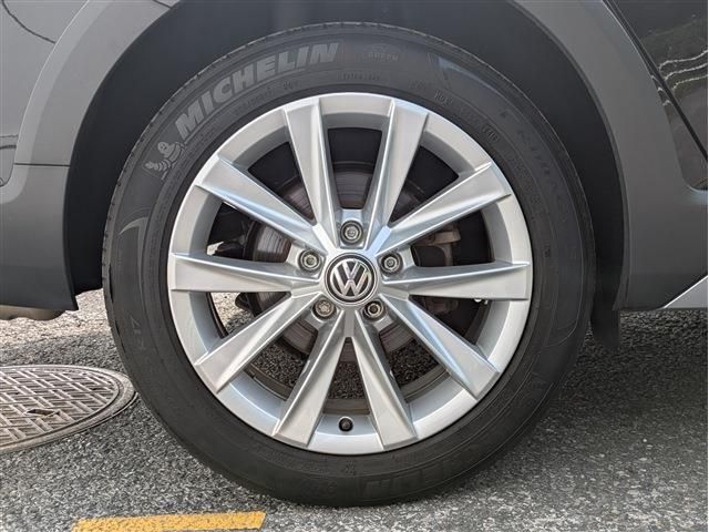 VOLKSWAGEN GOLF Alltrack