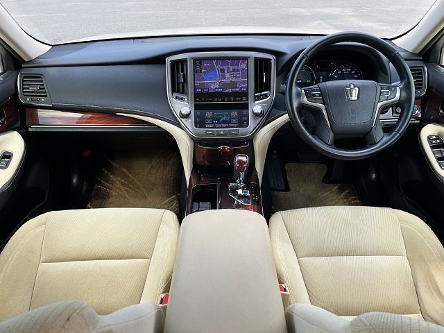 CROWN sedan hybrid
