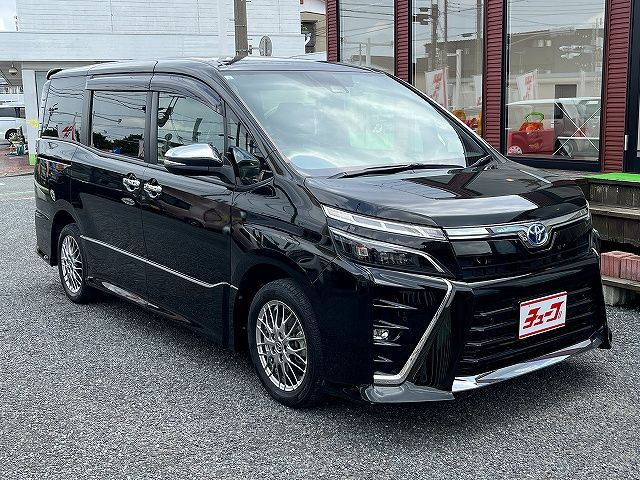 VOXY HYBRID