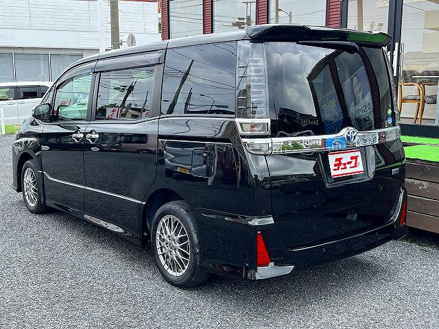 VOXY HYBRID