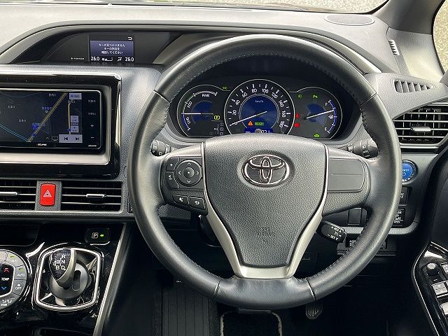 VOXY HYBRID