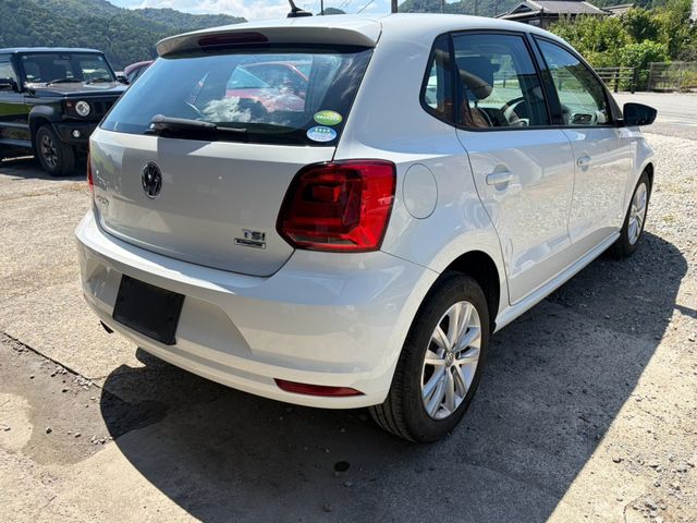 VOLKSWAGEN POLO