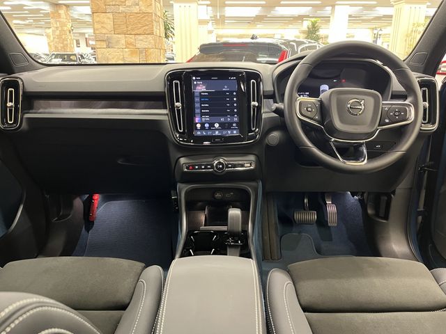 VOLVO C40