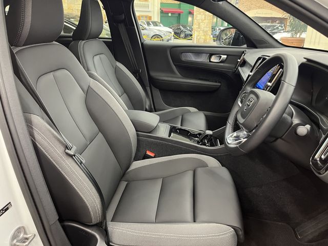 VOLVO C40