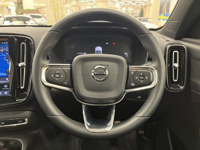 VOLVO C40