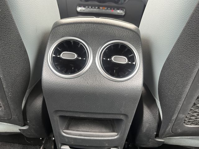 MERCEDES BENZ GLB