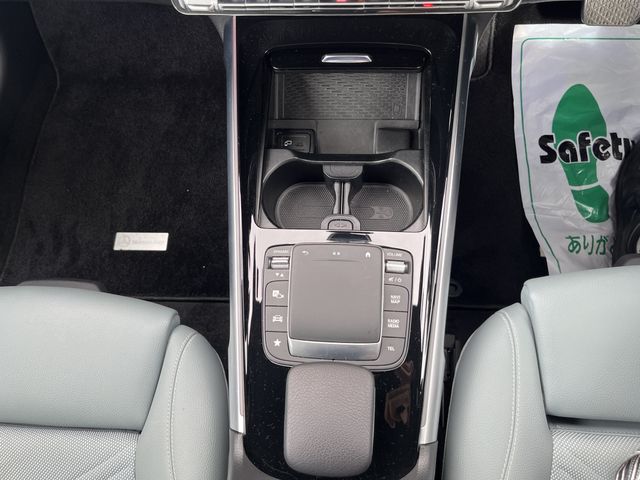 MERCEDES BENZ GLB