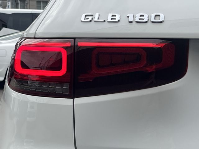 MERCEDES BENZ GLB