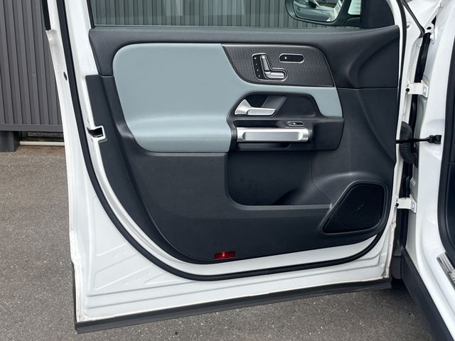 MERCEDES BENZ GLB
