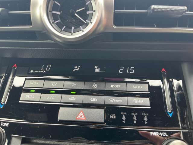 LEXUS IS300h