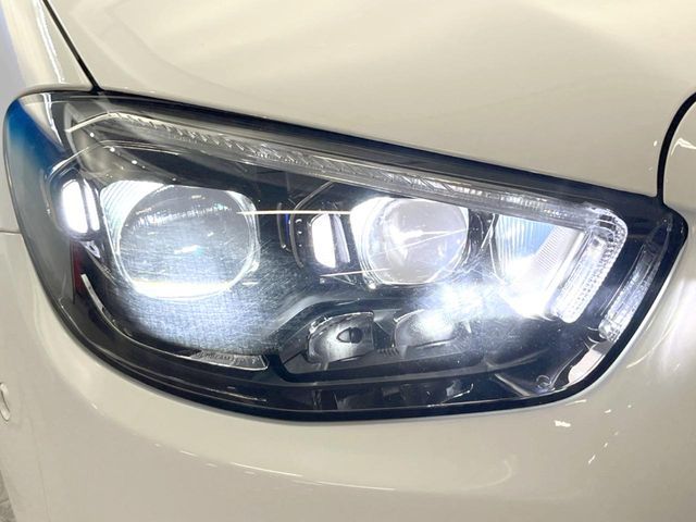MERCEDES BENZ E class sedan