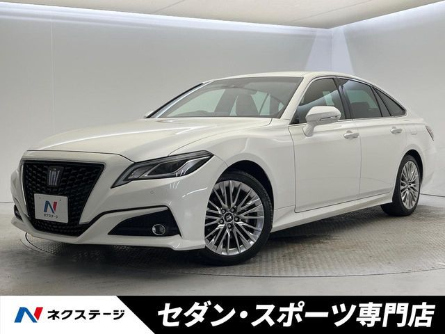 CROWN sedan hybrid