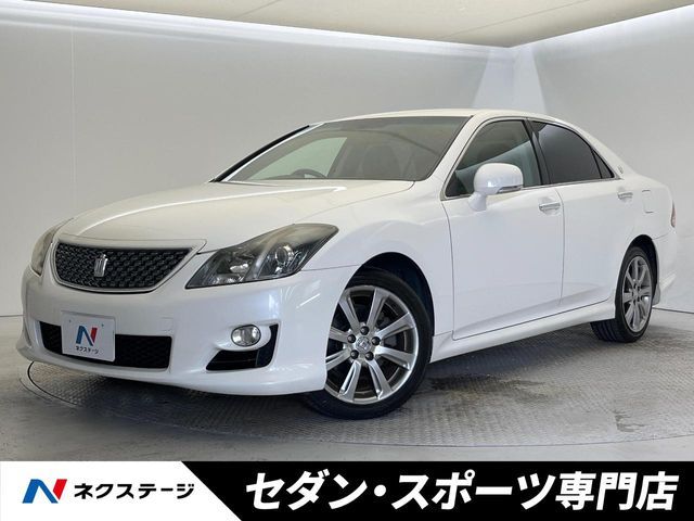 CROWN sedan