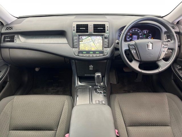 CROWN sedan