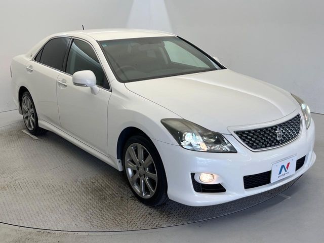 CROWN sedan