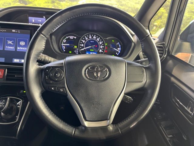 VOXY HYBRID