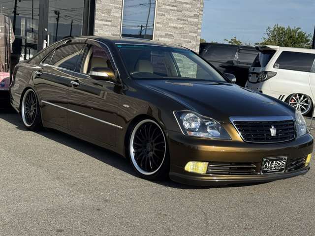 CROWN sedan