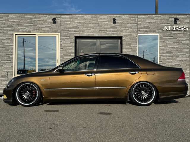 CROWN sedan