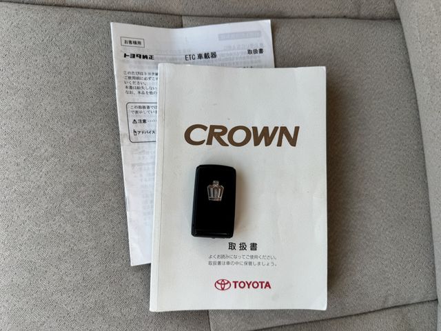 CROWN sedan
