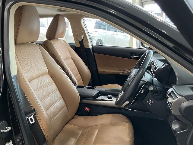 LEXUS IS300h