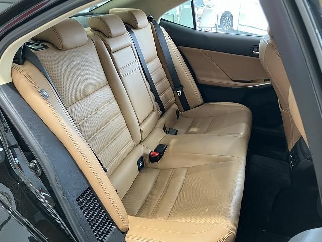 LEXUS IS300h