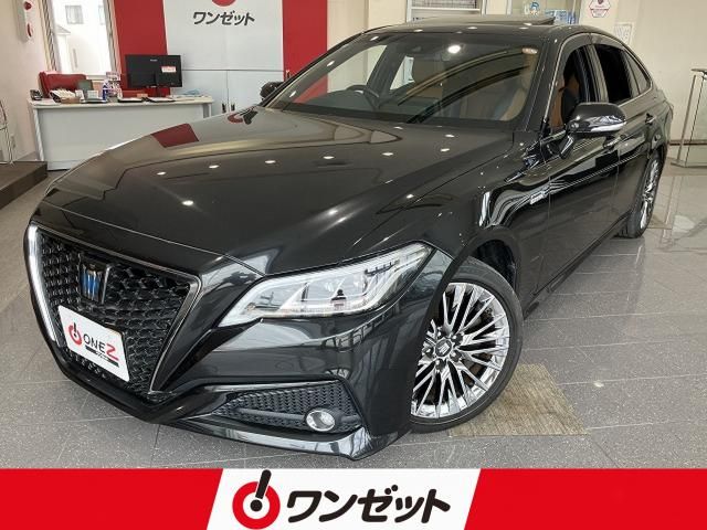 CROWN sedan hybrid