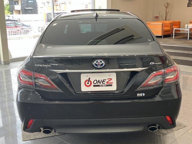 CROWN sedan hybrid