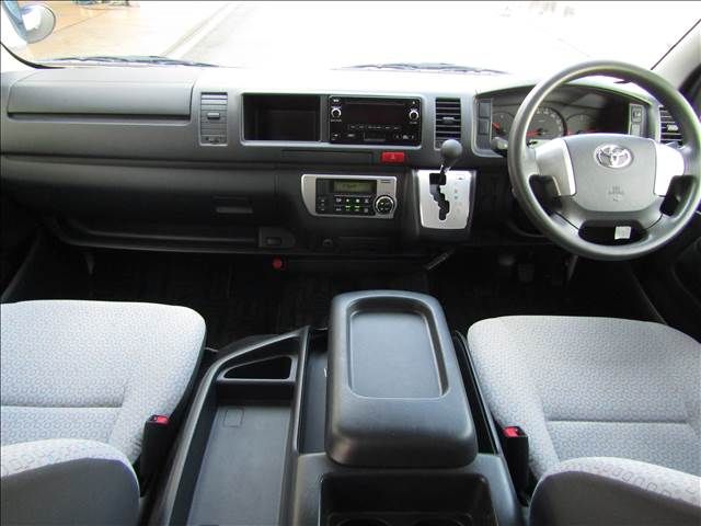 HIACE COMMUTER