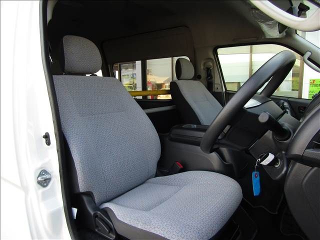 HIACE COMMUTER