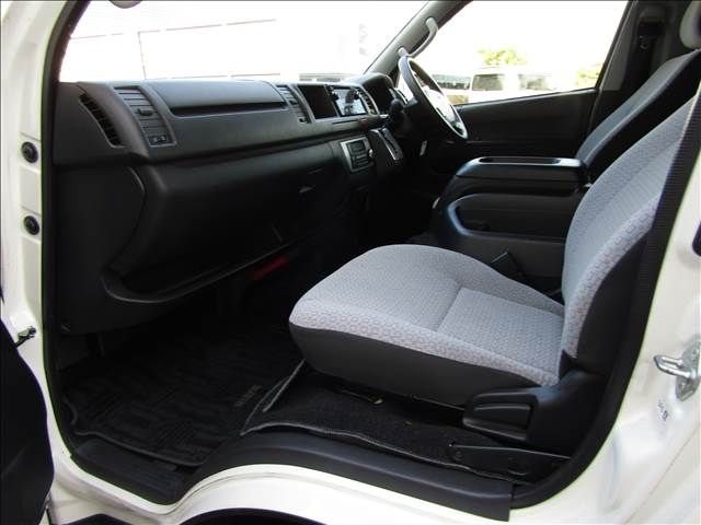 HIACE COMMUTER