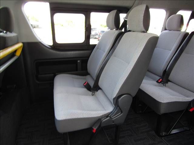 HIACE COMMUTER