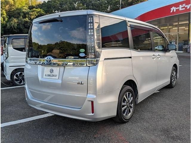 VOXY HYBRID
